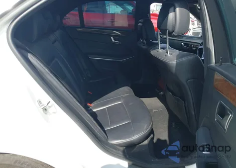 2014 Mercedes-Benz E 350 z USA, uszkodzony, nr VIN WDDHF5KB2EA805907